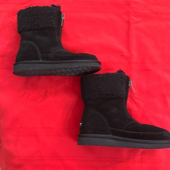 NWOT UGGS BLACK KOOLABURRA BOOTS SIZE 6 - Picture 1 of 8